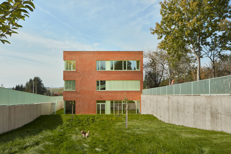 Frič Brothers Elementary School / Atelier 6 - Exterior Photography, Brick