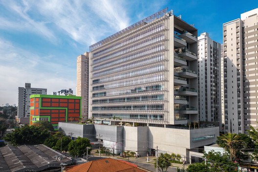 Nova Sede Administrativa e Laboratórios Centrais do Grupo Fleury / Dal Pian Arquitetos - Imagem 6 de 37