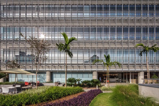 Nova Sede Administrativa e Laboratórios Centrais do Grupo Fleury / Dal Pian Arquitetos - Imagem 13 de 37