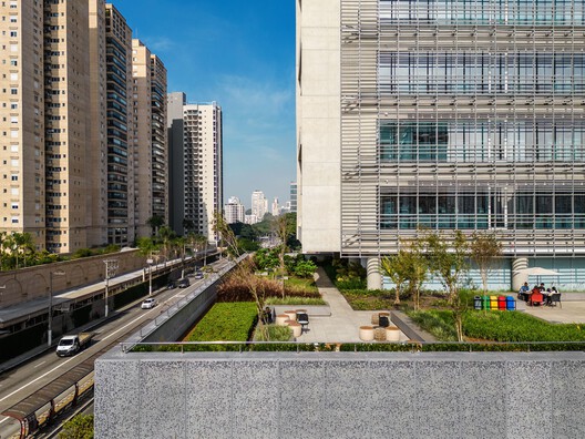 Nova Sede Administrativa e Laboratórios Centrais do Grupo Fleury / Dal Pian Arquitetos - Fotografia de Exterior, Urbano