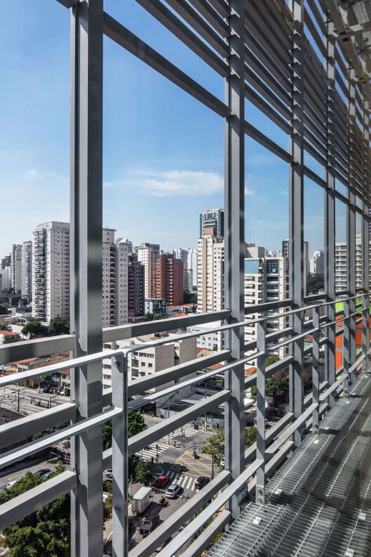 Nova Sede Administrativa e Laboratórios Centrais do Grupo Fleury / Dal Pian Arquitetos - Imagem 4 de 37