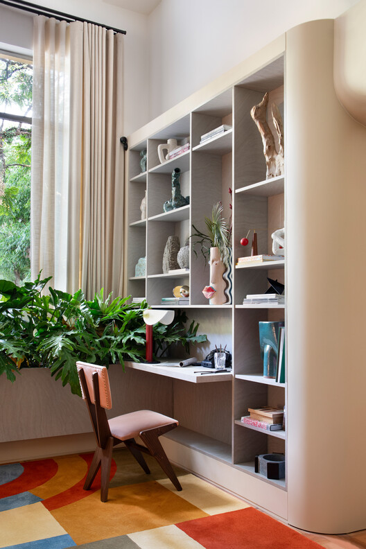 Estúdio Theodoro / Felipe Carolo Arquitetura e Restauro - Fotografia de Interiores, Armário, Prateleira, Iluminação, Cadeira