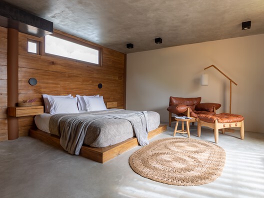 Oòrùn PrimeHouse / PrimeHome Construtora - Fotografia de Interiores, Dormitório, Madeira, Iluminação, Cama