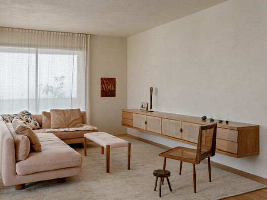 Apartamento Havaí  / Lucas Jimeno Dualde - Fotografia de Interiores, Sala de Estar, Madeira, Sofá, Mesa