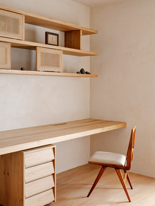 Apartamento Havaí  / Lucas Jimeno Dualde - Fotografia de Interiores, Armário, Madeira, Prateleira