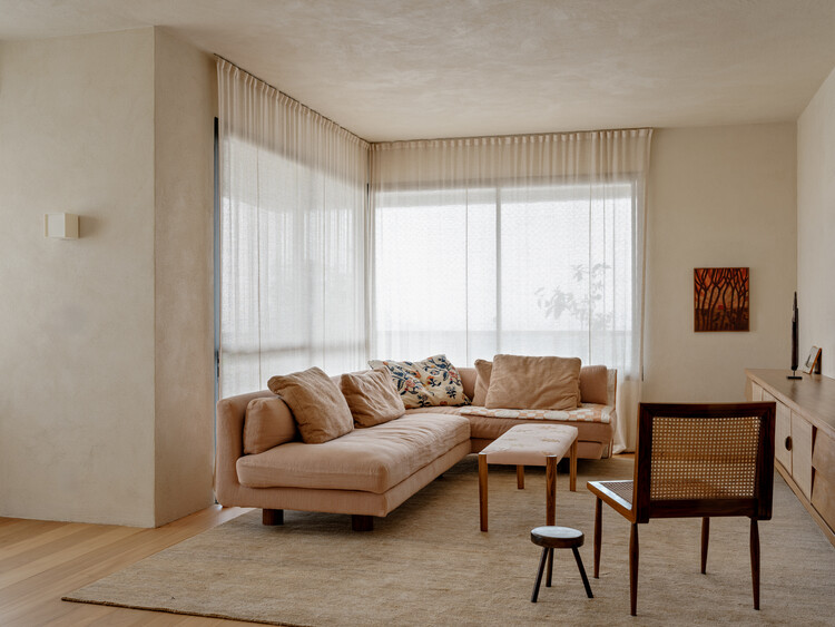 Apartamento Havaí  / Lucas Jimeno Dualde - Fotografia de Interiores, Sala de Estar, Sofá, Madeira