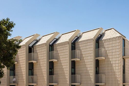 Studentville Housing / ÔCO + andre kong studio - Exterior Photography, Concrete, Balcony