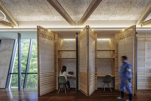 E-Isolations Testing and Research Facility / TAISEI DESIGN Planners Architects & Engineers - Interior Photography, Wood, Chair