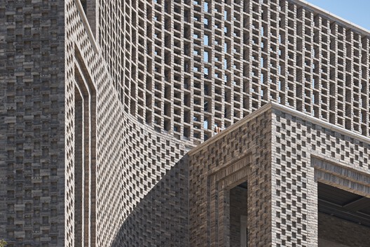 Shinsegae Namsan Commercial & Offices / Robert A.M. Stern Architects - Image 5 of 19