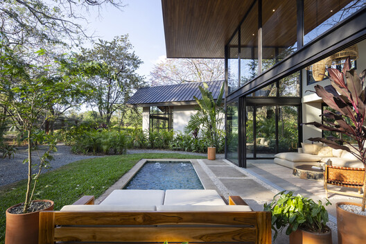 Indo Avellanas House / Garton Group Architecture  - Exterior Photography, Garden, Door, Courtyard, Patio, Deck