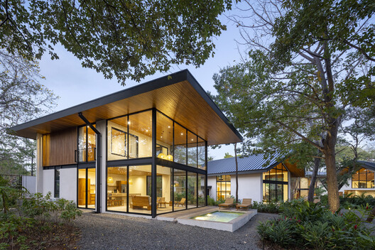 Indo Avellanas House / Garton Group Architecture  - Exterior Photography, Door, Courtyard