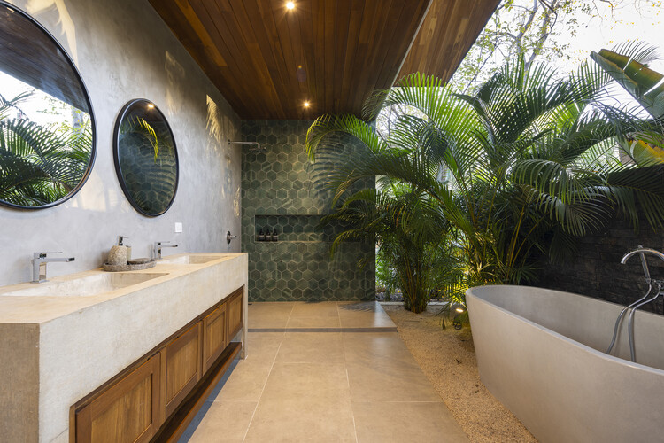 Casa Indo Avellanas / Garton Group Architecture  - Fotografia de Interiores, Banheiro, Pia, Vidro, Bancada