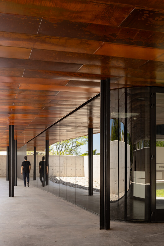 Morgue Judicial para la ciudad de Vera / Oficina de Arquitectura del Poder Judicial Santa Fe - Fotografía interior, Madera, Concreto, Fijación Vigas