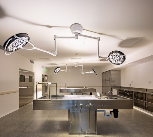 Morgue Judicial para la ciudad de Vera / Oficina de Arquitectura del Poder Judicial Santa Fe - Fotografía interior, Cocina, Iluminación