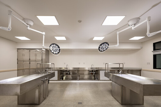 Morgue Judicial para la ciudad de Vera / Oficina de Arquitectura del Poder Judicial Santa Fe - Fotografía interior, Cocina, Iluminación
