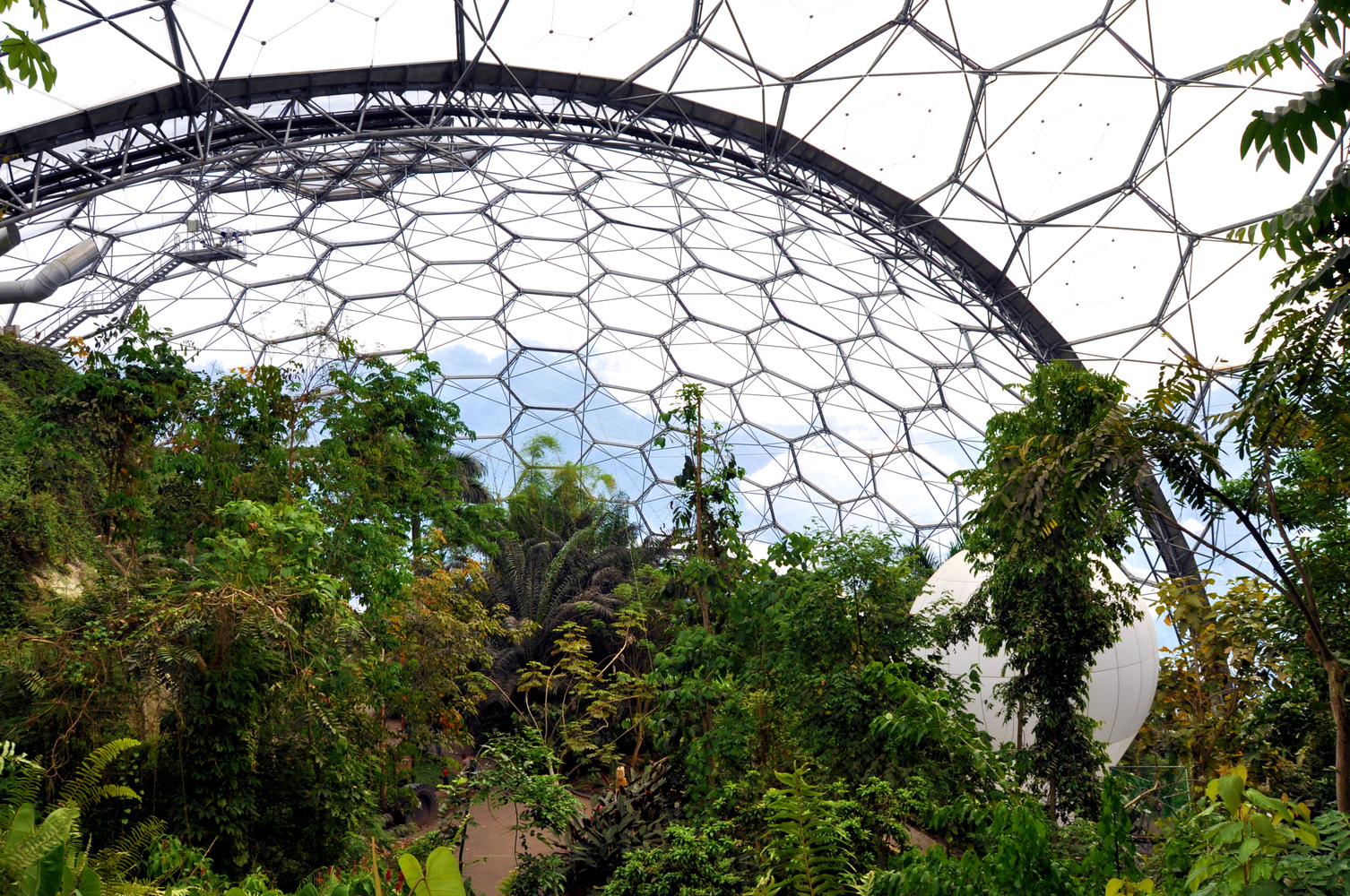 Gallery of Understanding Soft Architecture: The Shift from Monument to ...