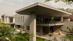 House Around The Oblique Column / RENESA Architecture Design Interiors Studio