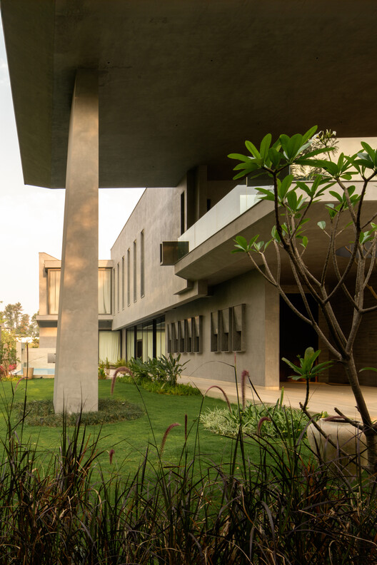 House Around The Oblique Column / RENESA Architecture Design Interiors Studio - Image 7 of 31