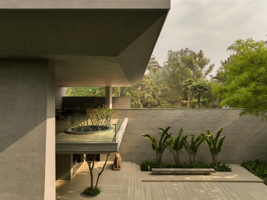 House Around The Oblique Column / RENESA Architecture Design Interiors Studio - Image 8 of 31