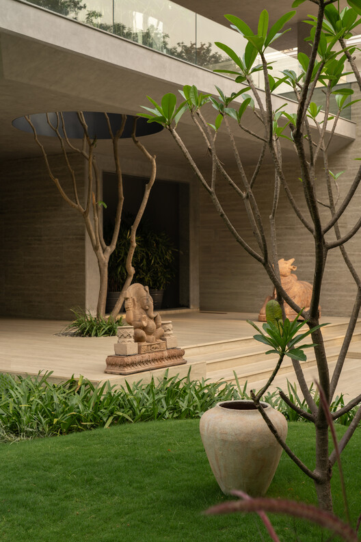 House Around The Oblique Column / RENESA Architecture Design Interiors Studio - Interior Photography, Garden, Courtyard