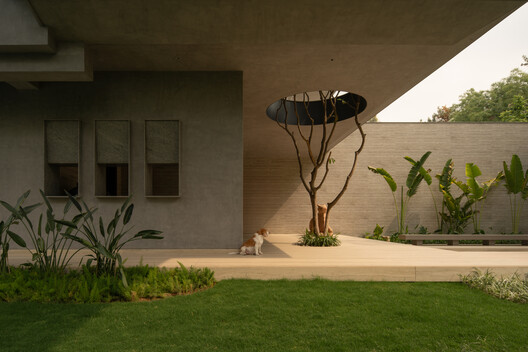 House Around The Oblique Column / RENESA Architecture Design Interiors Studio - Interior Photography