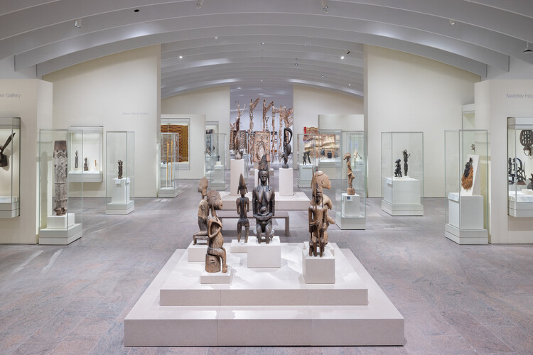 Transparent Boundaries: Technology and the Display of Cultural Memory - Image 7 of 13