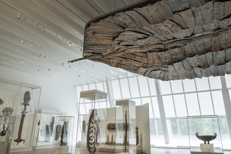 Transparent Boundaries: Technology and the Display of Cultural Memory - Image 4 of 13