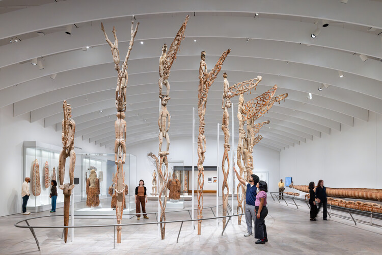 Transparent Boundaries: Technology and the Display of Cultural Memory - Image 3 of 13