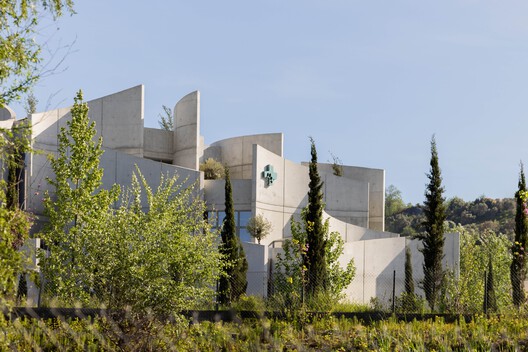 Vet Hospital Tirana / Davide Macullo Architects - Image 6 of 30
