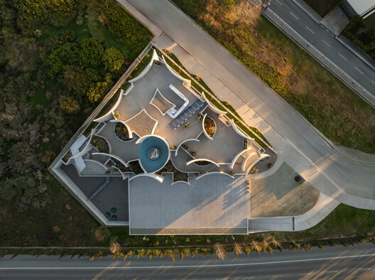 Vet Hospital Tirana / Davide Macullo Architects - Image 2 of 30