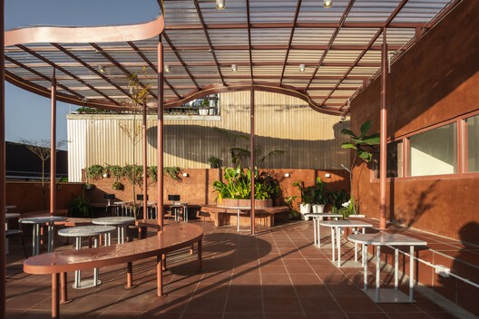 Hong Tra Hoa Binh Bui Thi Xuan Cafe / xưởng xép - Exterior Photography