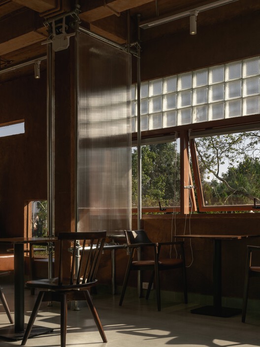 Hong Tra Hoa Binh Bui Thi Xuan Cafe / xưởng xép - Interior Photography, Wood, Glass