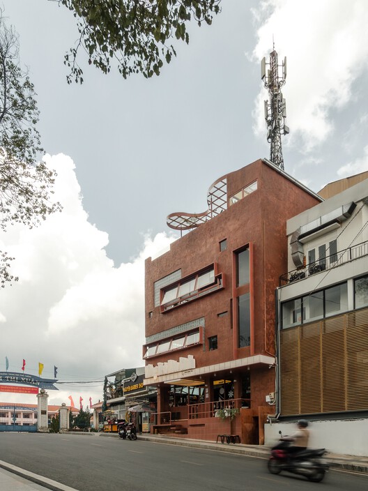 Hong Tra Hoa Binh Bui Thi Xuan Cafe / xưởng xép - Exterior Photography