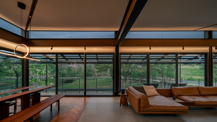 Casa BAAN O+O / Junsekino Architect and Design - Fotografia de Interiores, Sala de Estar, Madeira, Vidro, Viga