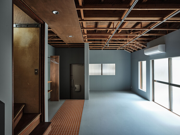 Casa Ōimachi / ROOVICE - Fotografia de Interiores, Madeira, Iluminação, Viga