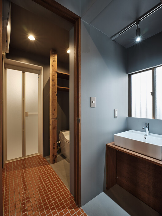 Ōimachi House / ROOVICE - Interior Photography, Bathroom, Wood, Lighting, Sink