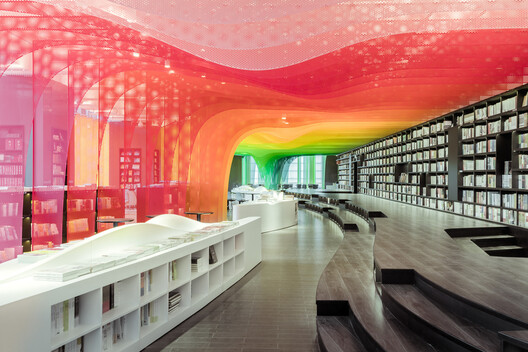 Spaces for Browsing: Balancing Commerce and Community in the Design of Bookstores - Image 27 of 35