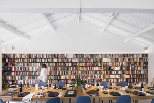 Spaces for Browsing: Balancing Commerce and Community in the Design of Bookstores - Image 25 of 35