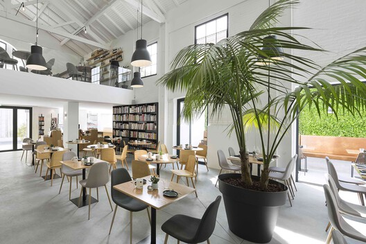 Spaces for Browsing: Balancing Commerce and Community in the Design of Bookstores - Image 14 of 35