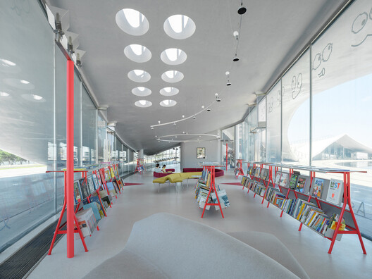 Spaces for Browsing: Balancing Commerce and Community in the Design of Bookstores - Image 12 of 35