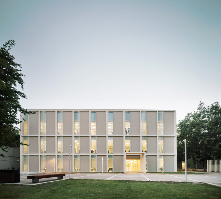 Universidad Europea | Turia Campus /Ramón Estevestudio - Fotografía externa