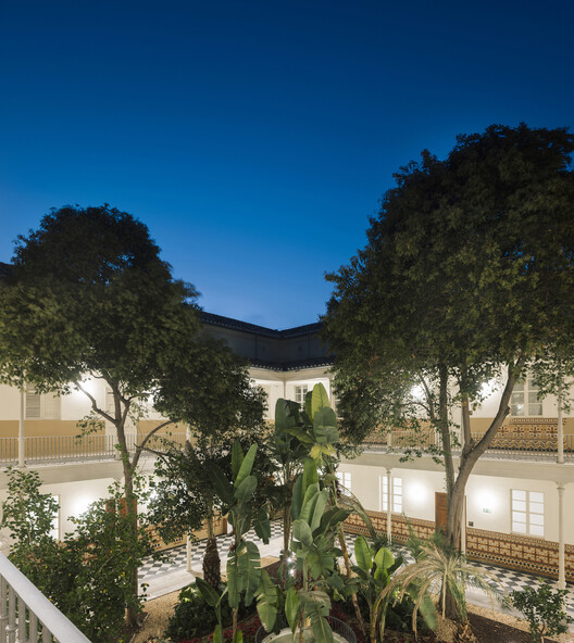 European University | Turia Campus / Ramón Esteve Estudio - Image 16 of 37