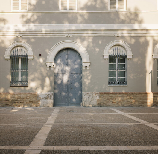European University | Turia Campus / Ramón Esteve Estudio - Arch, Concrete, Arcade