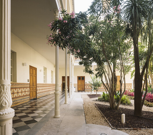 European University | Turia Campus / Ramón Esteve Estudio - Exterior Photography, Column, Courtyard