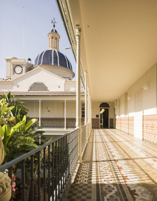 Universidad Europea | Turia Campus /Ramón Estevestudio - Figura 2 de 37