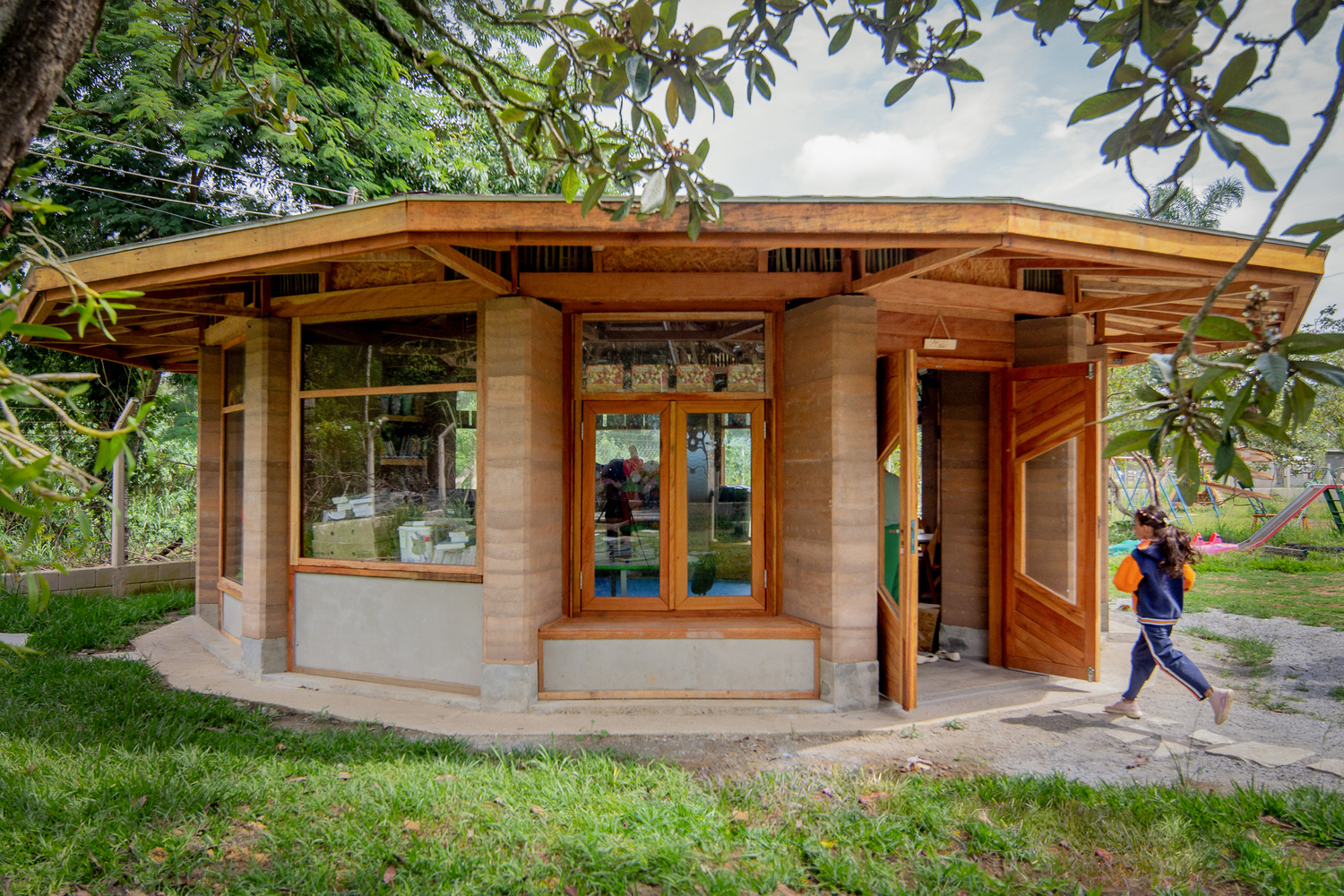 Uma Escola Sustentável Brasil / Sem Muros Arquitetura Integrada