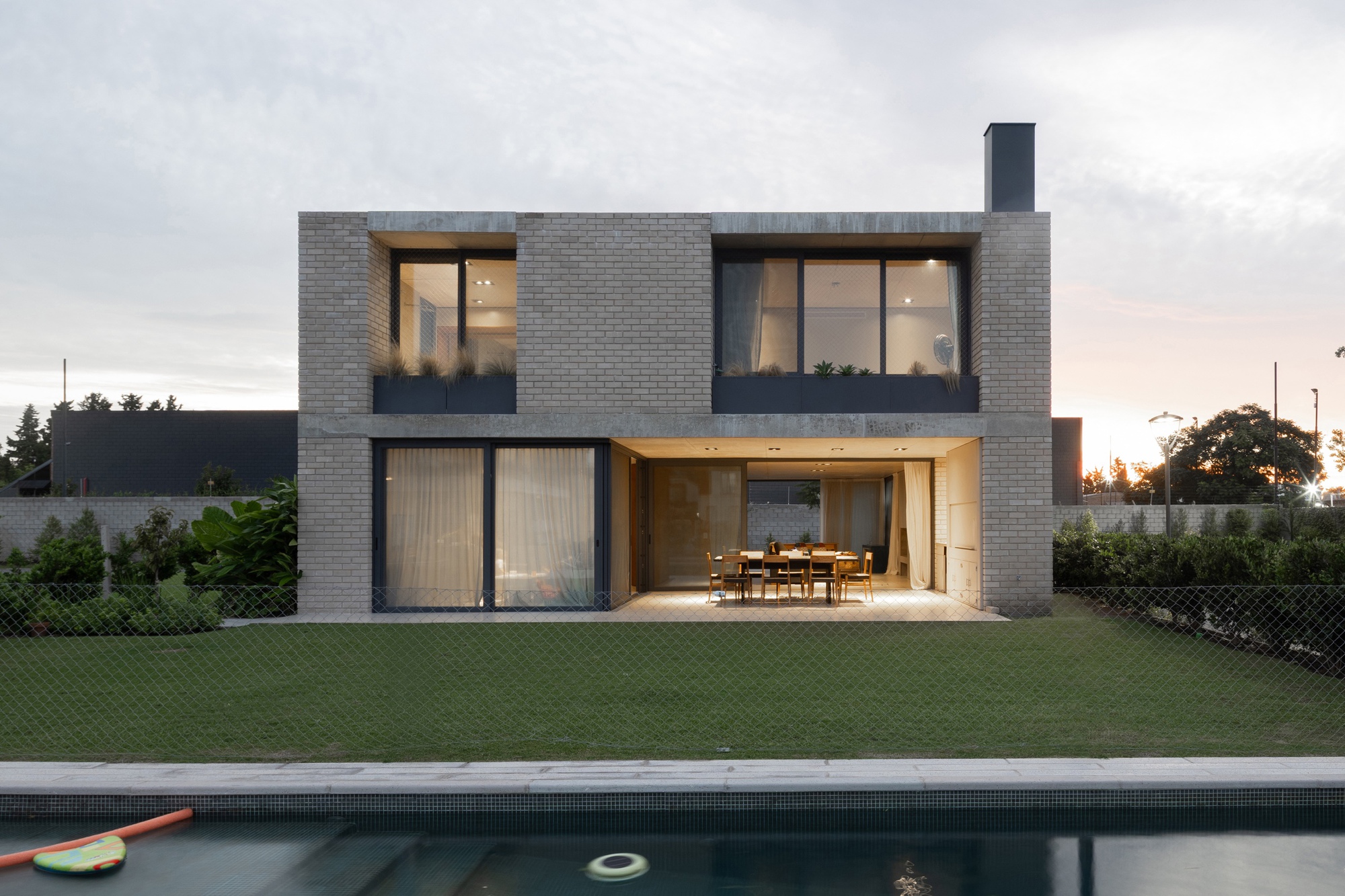 Casa Roma Guimaras Galería de Casa RoMa / Pedro Ignacio Yáñez + Ignacio Bóscolo + Norberto ...