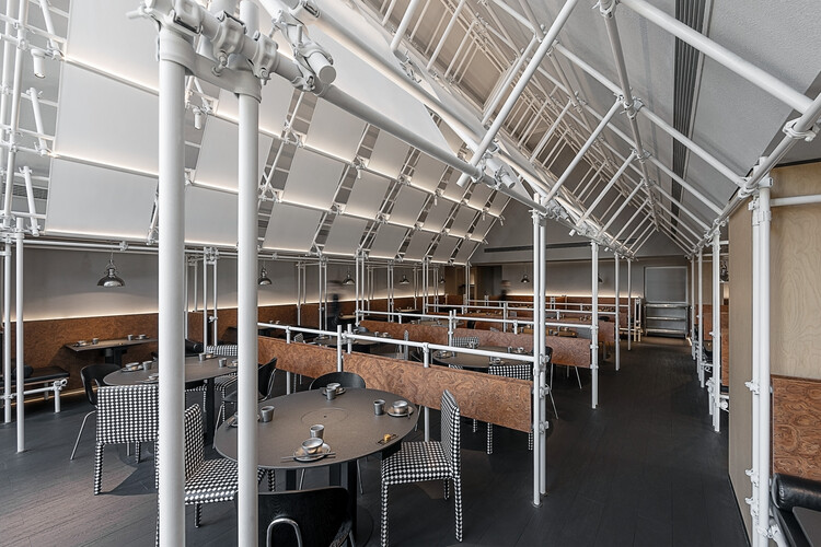 Jinhui Restaurante / Atelier Alittle - Fotografía interior, Sillas, Acero, Fijación Vigas