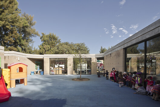École Maternelle / Tatiana Bilbao Estudio - Fotografía exterior, Concreto, Patio interior