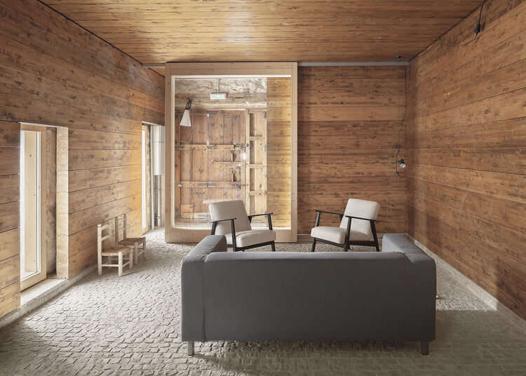 Renovación de Casa Abbey / Antonio Garcia Blay y Jose Antonio Ruiz Suaña - Fotografía interior, Sala de estar, Madera, Sillas